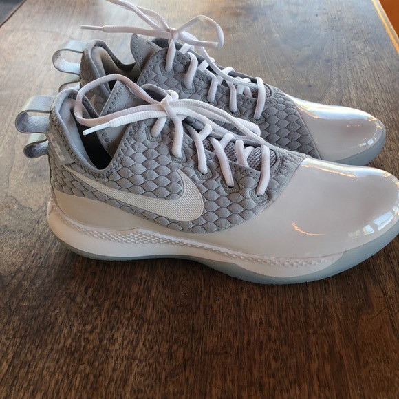 Nike Lebron Witness III PRM Wolf gray/white - Picture 2 of 6